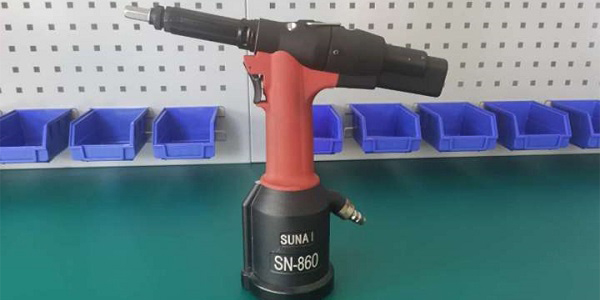 氣動拉鉚螺母槍拉好不退絲怎么解決呢？