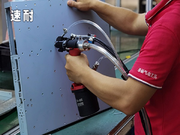 拉釘槍鉚接過(guò)程