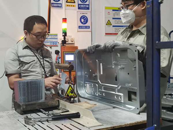 海恩電氣采購速耐工業級的氣動鉚釘槍