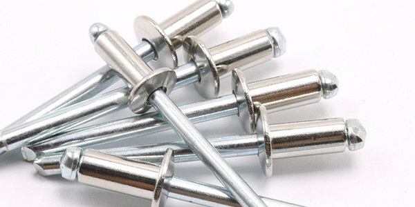 304不銹鋼抽芯鉚釘和316不銹鋼抽芯鉚釘有什么區(qū)別？