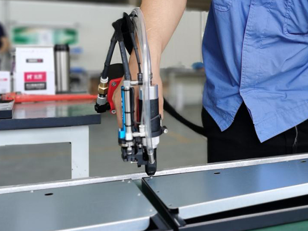 鉚釘槍型號(hào)怎么選擇？