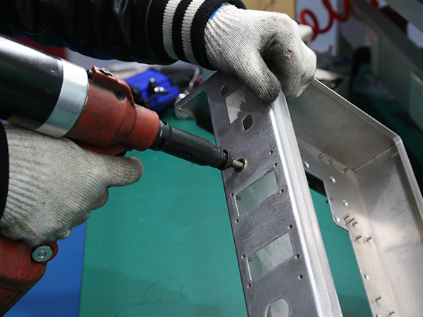 拉鉚螺母和壓鉚螺母區別有哪些？